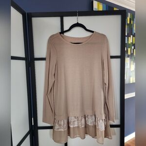 Diane Gilman DG2, Flirty Beige Long Sleeve Women's Top With Ruffled Bottom, New